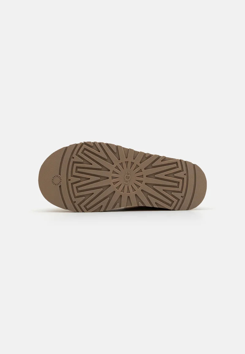UGG Classic Dipper "Sand" - CBM-KICKS.RO